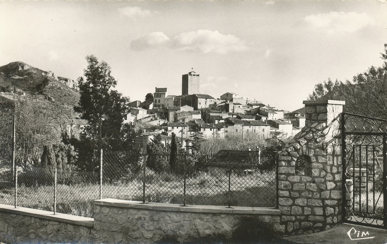 Un vieux village de Provence (XIIIe s.) - LE REVEST-les-EAUX 