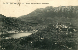 Le Revest-les-Eaux - Vue du village et du barrage (depuis le Nord)