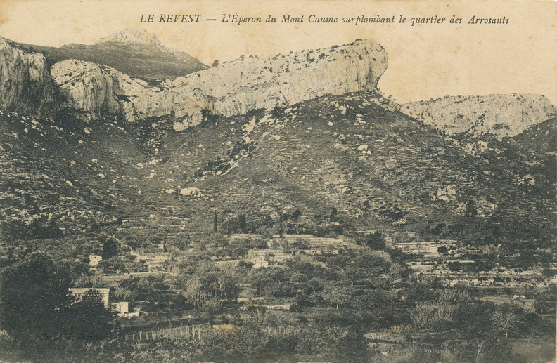 L'éperon du Mont-Caume surplombant le quartier des arrosants
