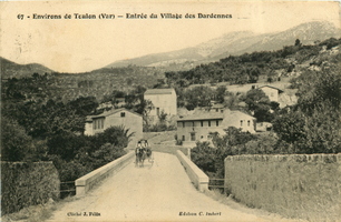 Environs de Toulon - Entrée du village des Dardennes