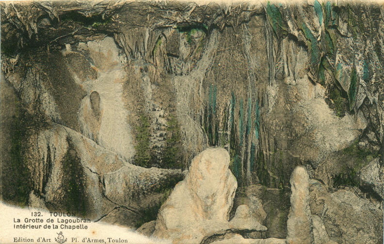 La grotte de Lagoubran - Intérieur de la Chapelle