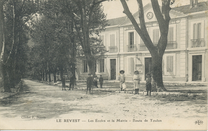 Le Revest - Les Écoles et la Mairie - Route de Toulon