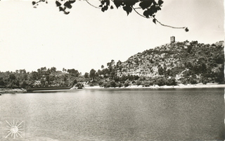 Le lac, le barrage et le village